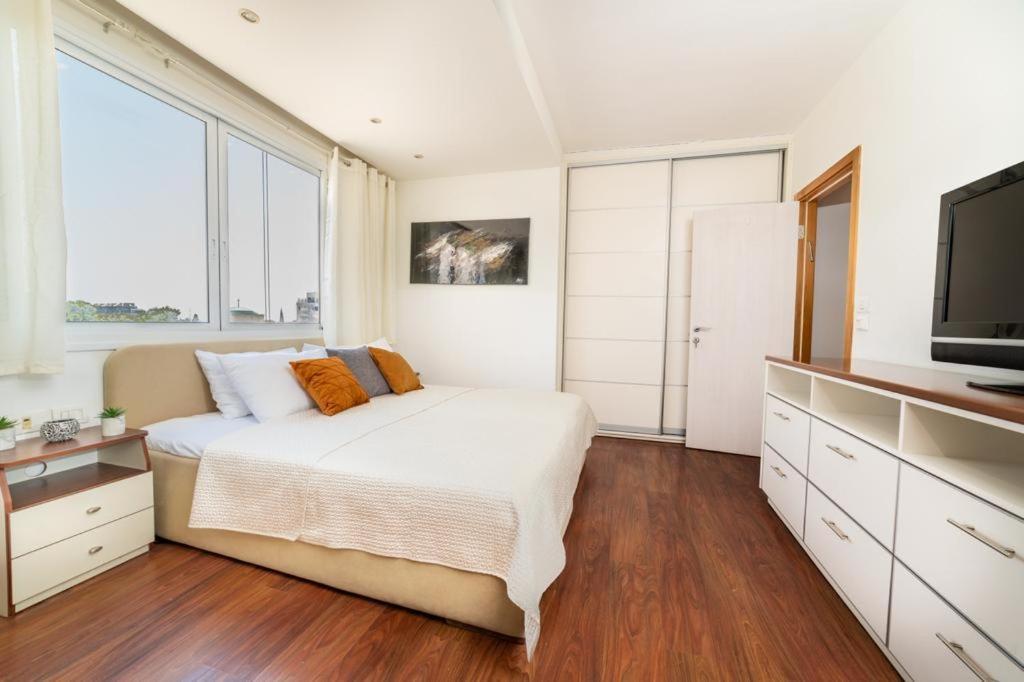 Art Apartment In Mamila - Art & View Йерусалим Екстериор снимка