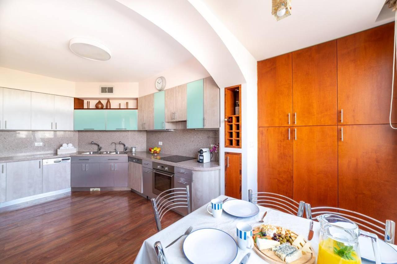 Art Apartment In Mamila - Art & View Йерусалим Екстериор снимка